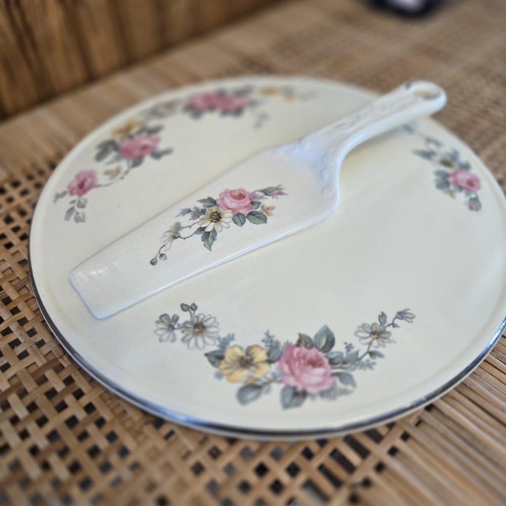 Classic Cream Dinner Plate